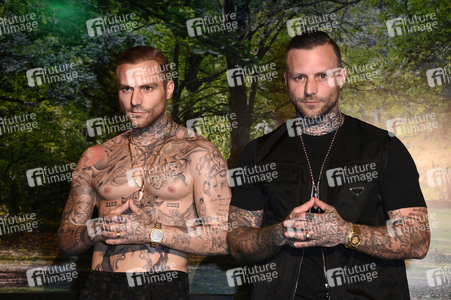 Kontra K bei der Enthüllung seiner Wachsfigur und der Eröffnung des neuen Themenbereichs 'Berlin Vibes' im Madame Tussauds in Berlin