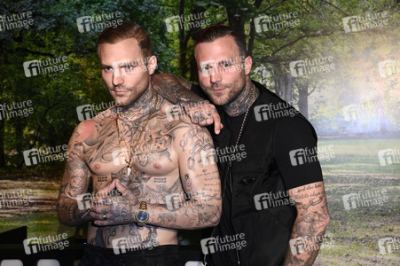 Kontra K bei der Enthüllung seiner Wachsfigur und der Eröffnung des neuen Themenbereichs 'Berlin Vibes' im Madame Tussauds in Berlin