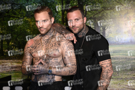 Kontra K bei der Enthüllung seiner Wachsfigur und der Eröffnung des neuen Themenbereichs 'Berlin Vibes' im Madame Tussauds in Berlin