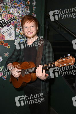 Kontra K bei der Enthüllung seiner Wachsfigur und der Eröffnung des neuen Themenbereichs 'Berlin Vibes' im Madame Tussauds in Berlin