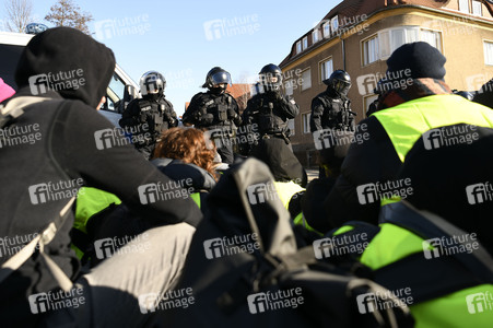 Protest gegen den Parteitag der Berliner AfD in Jüterbog