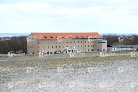 Kranzniederlegung zum 80. Jahrestag der Befreiung des Konzentrationslagers Buchenwald