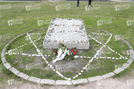 Kranzniederlegung zum 80. Jahrestag der Befreiung des Konzentrationslagers Buchenwald