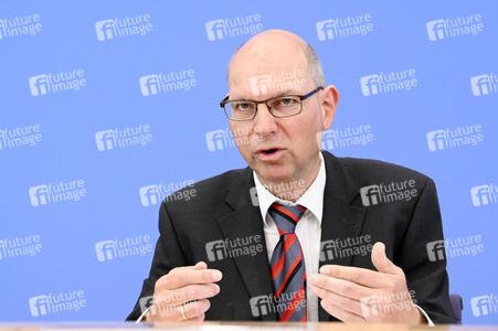 Bundespressekonferenz Gemeinschaftsdiagnose der Wirtschaftsforschungsinstitute in Berlin