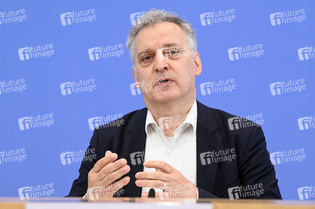 Bundespressekonferenz Gemeinschaftsdiagnose der Wirtschaftsforschungsinstitute in Berlin