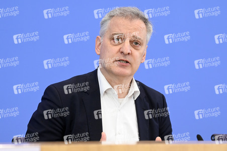 Bundespressekonferenz Gemeinschaftsdiagnose der Wirtschaftsforschungsinstitute in Berlin