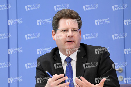 Bundespressekonferenz Gemeinschaftsdiagnose der Wirtschaftsforschungsinstitute in Berlin