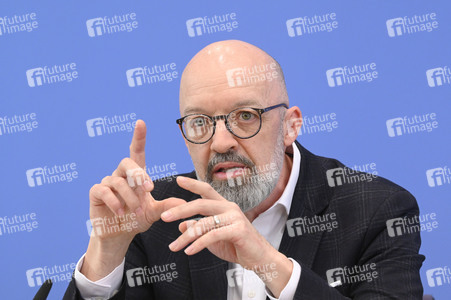 Bundespressekonferenz Gemeinschaftsdiagnose der Wirtschaftsforschungsinstitute in Berlin