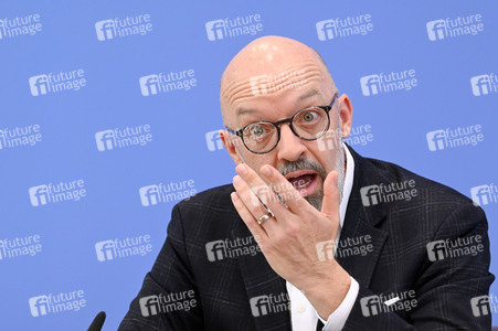 Bundespressekonferenz Gemeinschaftsdiagnose der Wirtschaftsforschungsinstitute in Berlin