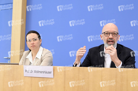Bundespressekonferenz Gemeinschaftsdiagnose der Wirtschaftsforschungsinstitute in Berlin