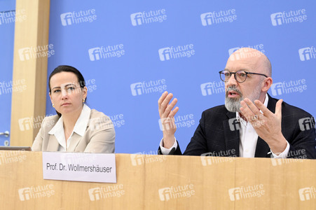 Bundespressekonferenz Gemeinschaftsdiagnose der Wirtschaftsforschungsinstitute in Berlin
