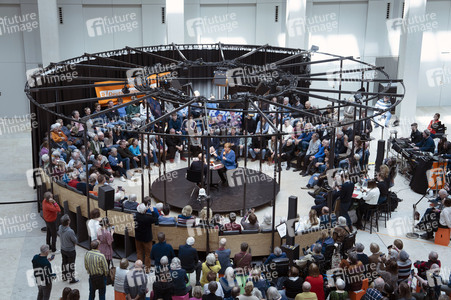 Radioshow mit Angela Merkel in Berlin