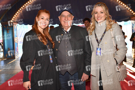 Circus Krone Premiere 'Farbenspiel - Gold Edition' in München