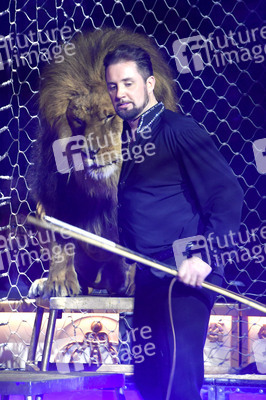 Circus Krone Premiere 'Farbenspiel - Gold Edition' in München