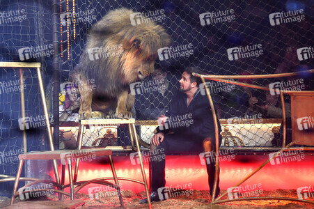 Circus Krone Premiere 'Farbenspiel - Gold Edition' in München