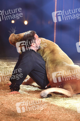 Circus Krone Premiere 'Farbenspiel - Gold Edition' in München