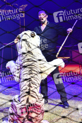 Circus Krone Premiere 'Farbenspiel - Gold Edition' in München