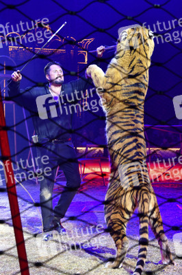 Circus Krone Premiere 'Farbenspiel - Gold Edition' in München