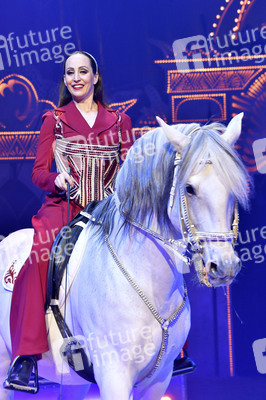 Circus Krone Premiere 'Farbenspiel - Gold Edition' in München