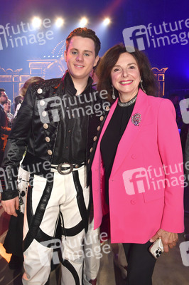 Circus Krone Premiere 'Farbenspiel - Gold Edition' in München