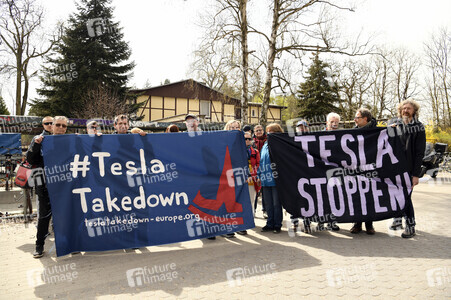 Tesla Takedown Demonstration in Grünheide