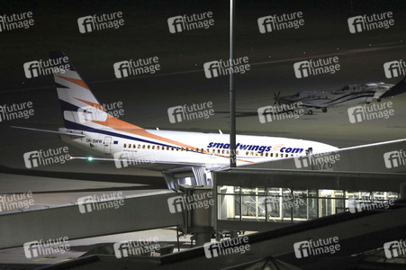 Landung eines Charterfluges mit Menschen aus Afghanistan in Leipzig