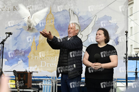Demonstration 'Friedensprozession' in Dresden