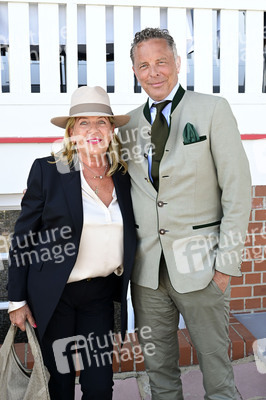 Große Saisoneröffnung 2025 auf der Rennbahn Hoppegarten in Berlin