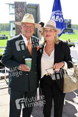 Große Saisoneröffnung 2025 auf der Rennbahn Hoppegarten in Berlin