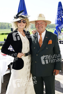 Große Saisoneröffnung 2025 auf der Rennbahn Hoppegarten in Berlin