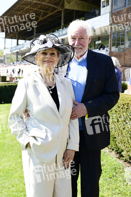 Große Saisoneröffnung 2025 auf der Rennbahn Hoppegarten in Berlin