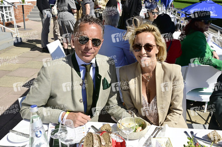 Große Saisoneröffnung 2025 auf der Rennbahn Hoppegarten in Berlin