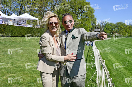 Große Saisoneröffnung 2025 auf der Rennbahn Hoppegarten in Berlin