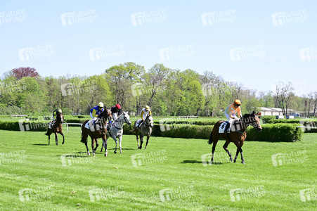 Große Saisoneröffnung 2025 auf der Rennbahn Hoppegarten in Berlin