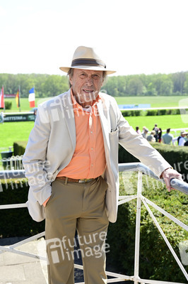 Große Saisoneröffnung 2025 auf der Rennbahn Hoppegarten in Berlin