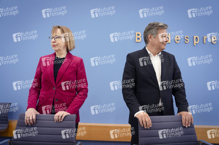 Bundespressekonferenz zur Vorstellung der Frühjahrsprojektion 2025 der Bundesregierung in Berlin