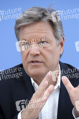 Bundespressekonferenz zur Vorstellung der Frühjahrsprojektion 2025 der Bundesregierung in Berlin