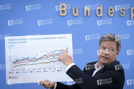 Bundespressekonferenz zur Vorstellung der Frühjahrsprojektion 2025 der Bundesregierung in Berlin