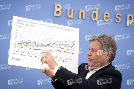 Bundespressekonferenz zur Vorstellung der Frühjahrsprojektion 2025 der Bundesregierung in Berlin