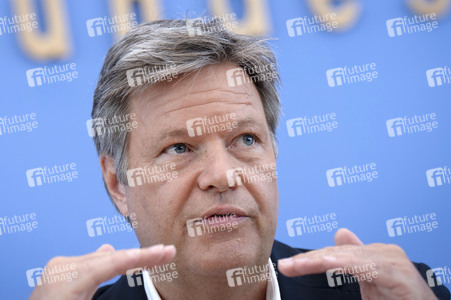 Bundespressekonferenz zur Vorstellung der Frühjahrsprojektion 2025 der Bundesregierung in Berlin