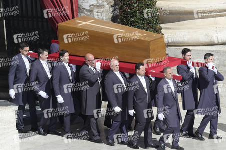 Trauermesse für Papst Franziskus in der Vatikanstadt