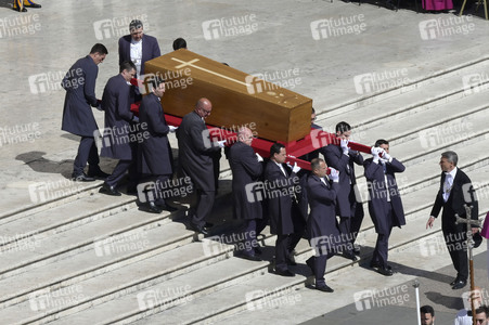 Trauermesse für Papst Franziskus in der Vatikanstadt