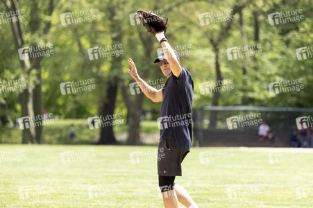 George Clooney beim Softball Spiel in New York
