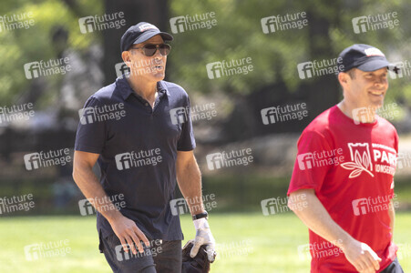 George Clooney beim Softball Spiel in New York