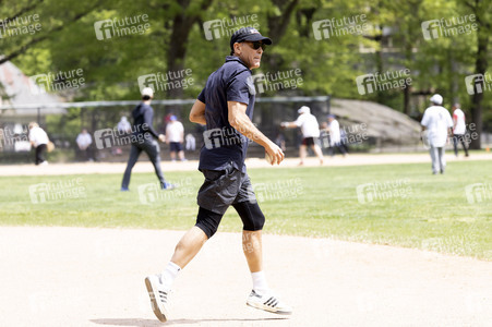 George Clooney beim Softball Spiel in New York
