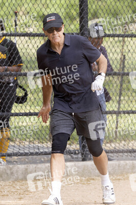 George Clooney beim Softball Spiel in New York