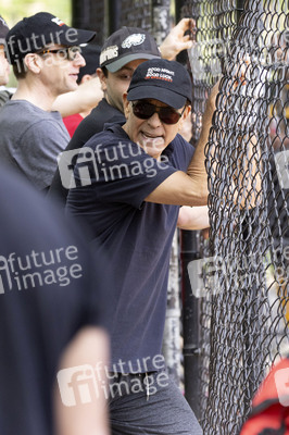 George Clooney beim Softball Spiel in New York