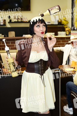 Party zum 15. Firmenjubiläum der Eierlikörfabrik scharfesGELB in Senftenberg