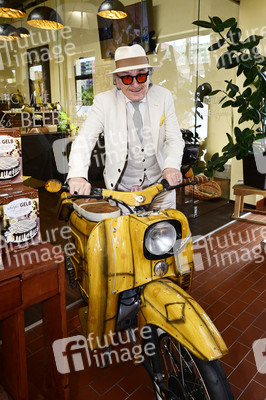 Party zum 15. Firmenjubiläum der Eierlikörfabrik scharfesGELB in Senftenberg