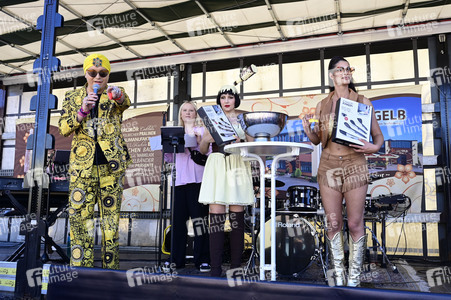 Party zum 15. Firmenjubiläum der Eierlikörfabrik scharfesGELB in Senftenberg